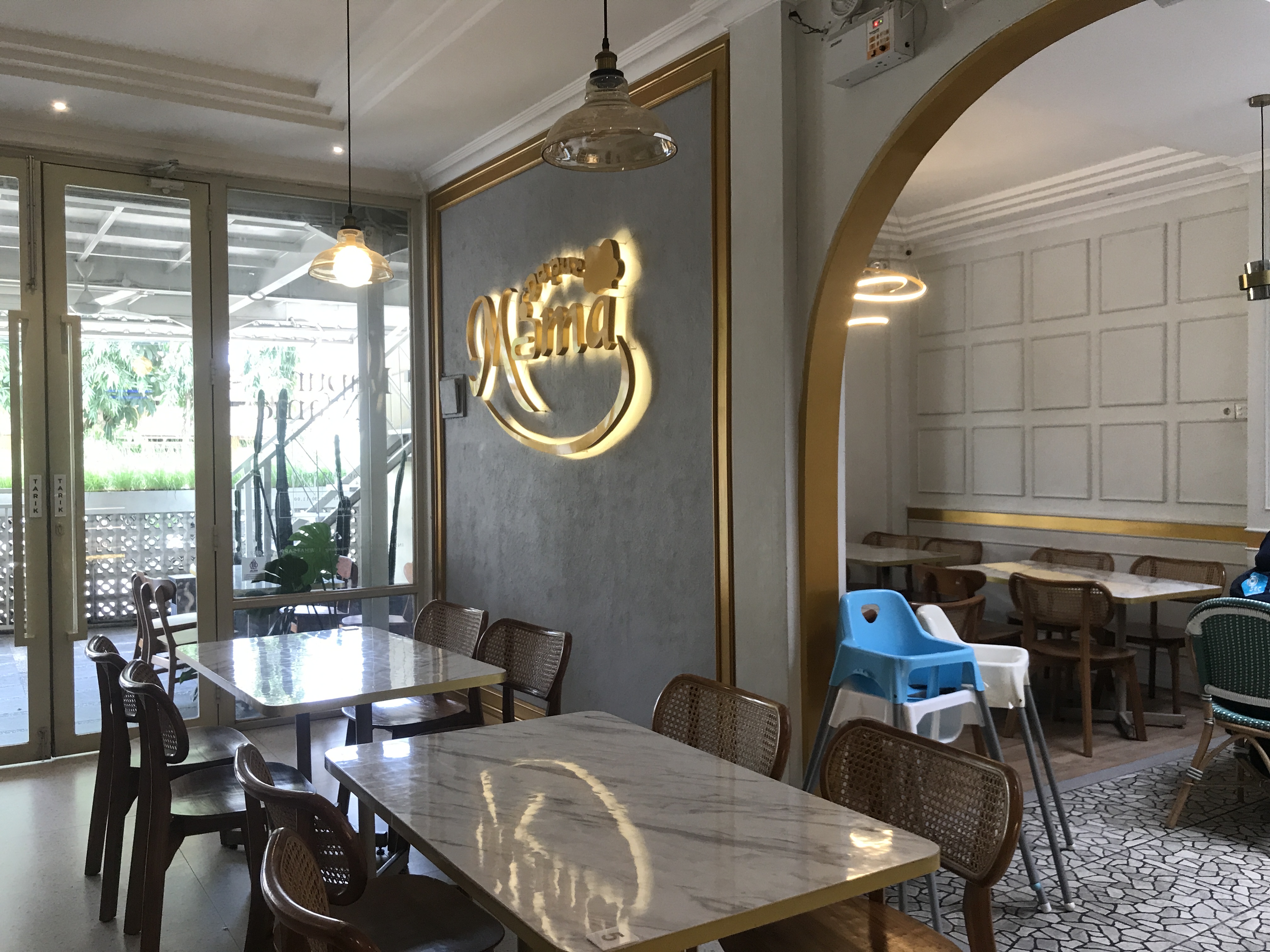 Dapur Mama Cafe & Resto
