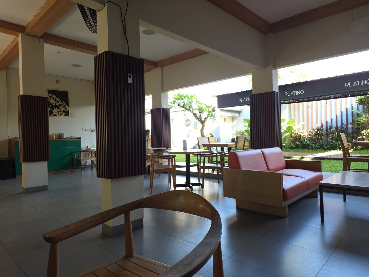Platino Cafe & Resto