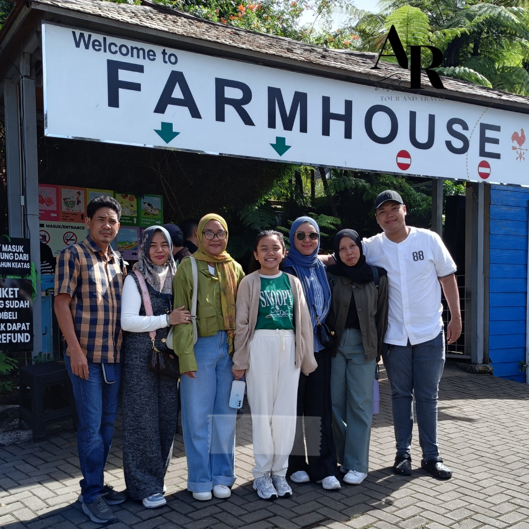 Dokumentasi perjalanan pelanggan A.R TOUR di destinasi wisata Bandung Dokumentasi perjalanan pelanggan A.R TOUR di destinasi wisata Bandung