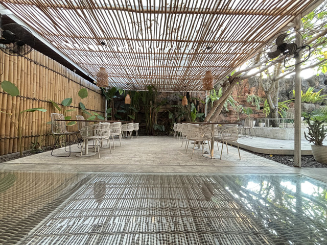 EONIA HOUSE & EATERY