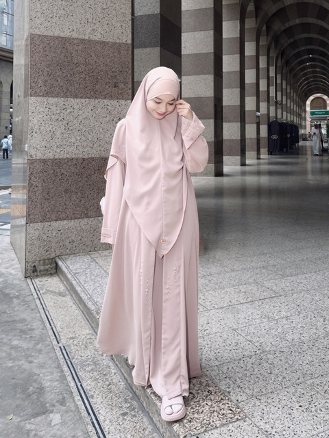 Aqila Abaya - Look 3