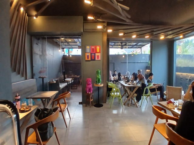 DUE Coffee and Kitchen