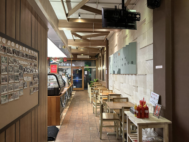 DeMandailing Cafe & Eatery