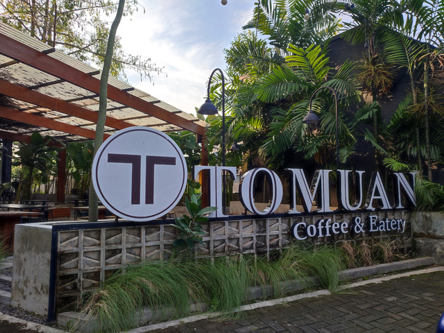 Tomuan Coffee & Eatery