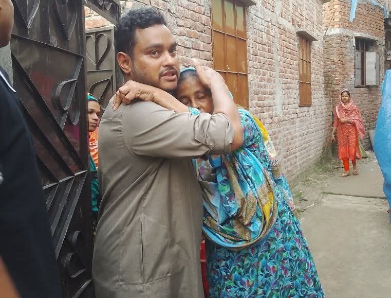 মায়ের দোয়া আর ভালোবাসায় ধন্য সবার প্রিয় নাজমুল হোসেন মন্ডল