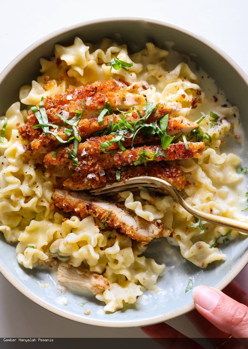 Ayam Parmesan Renyah dengan Pasta Lemon Krim