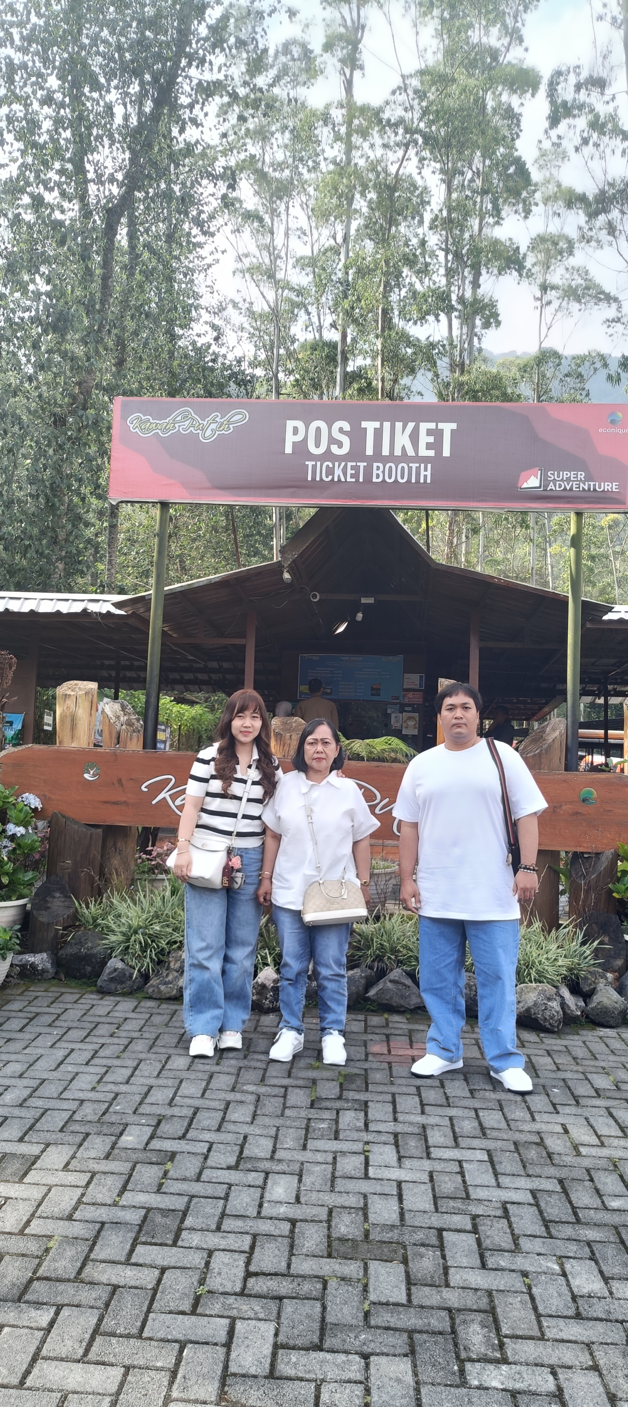 Dokumentasi perjalanan pelanggan A.R TOUR