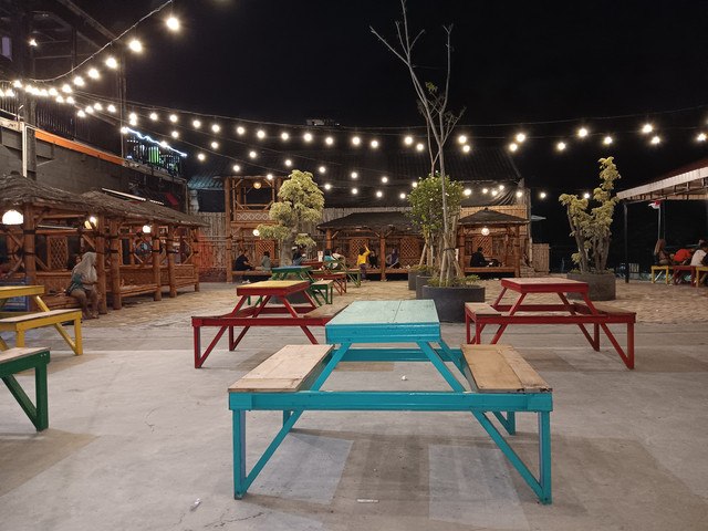 Luminous Gresik Cafe