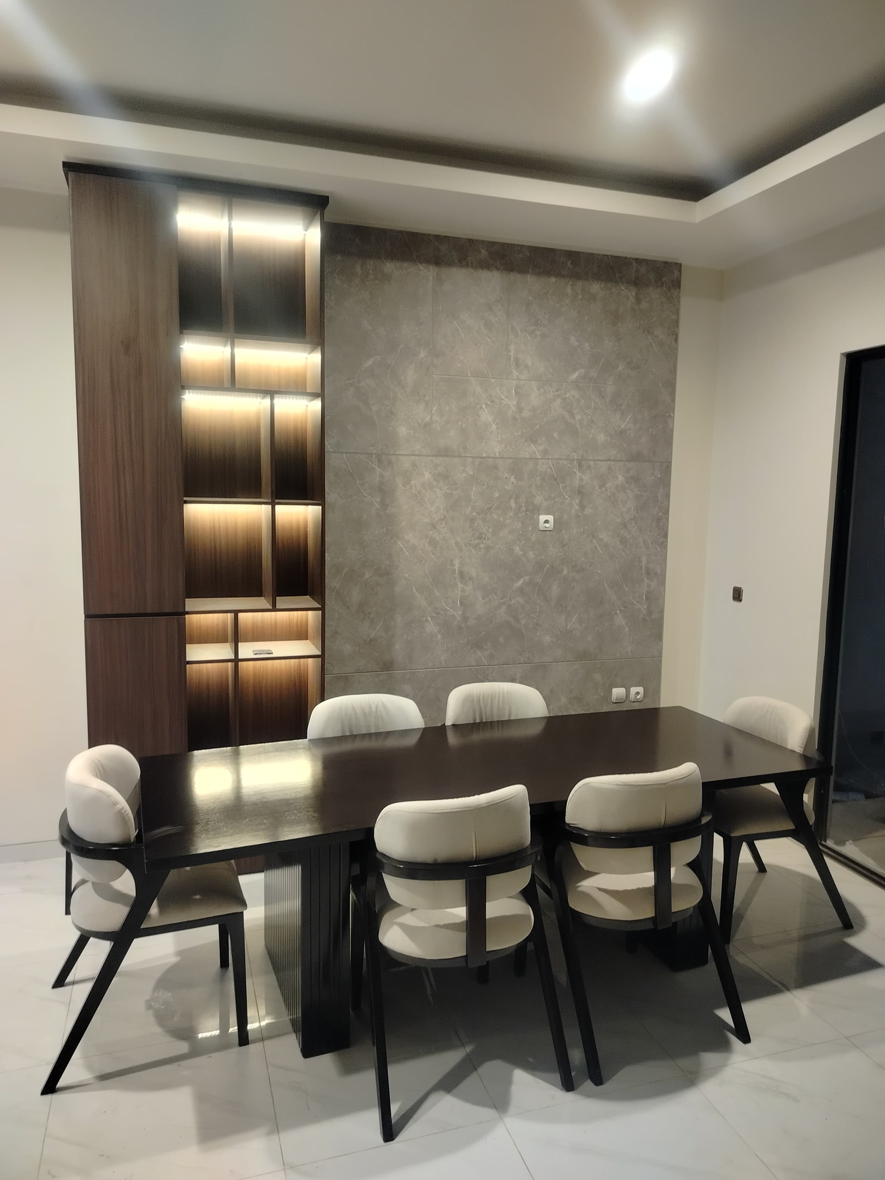 Backdrop & Partisi custom hasil pengerjaan Sofa Depok by Yenia