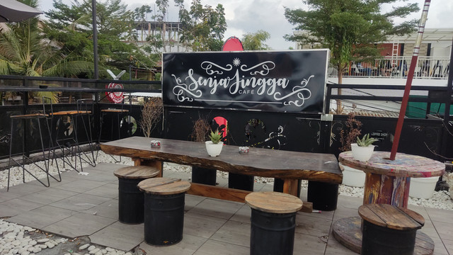 Senja Jingga Cafe