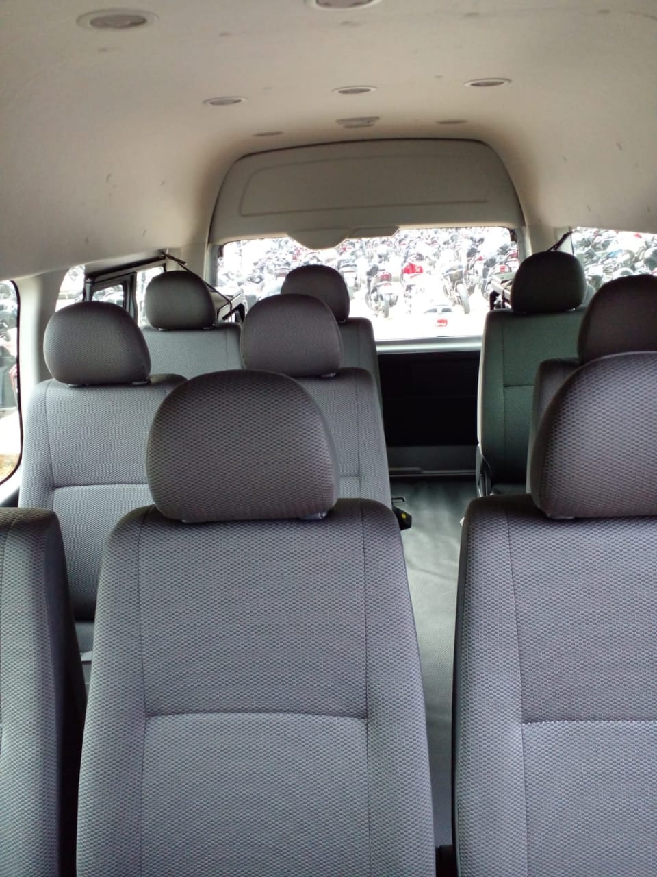 Hiace Commuter Standard — 3