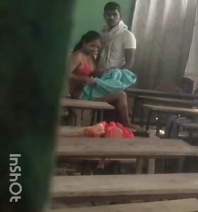 স্কুল শিক্ষার্থী এবং স্টাফ গালাগালি করছে