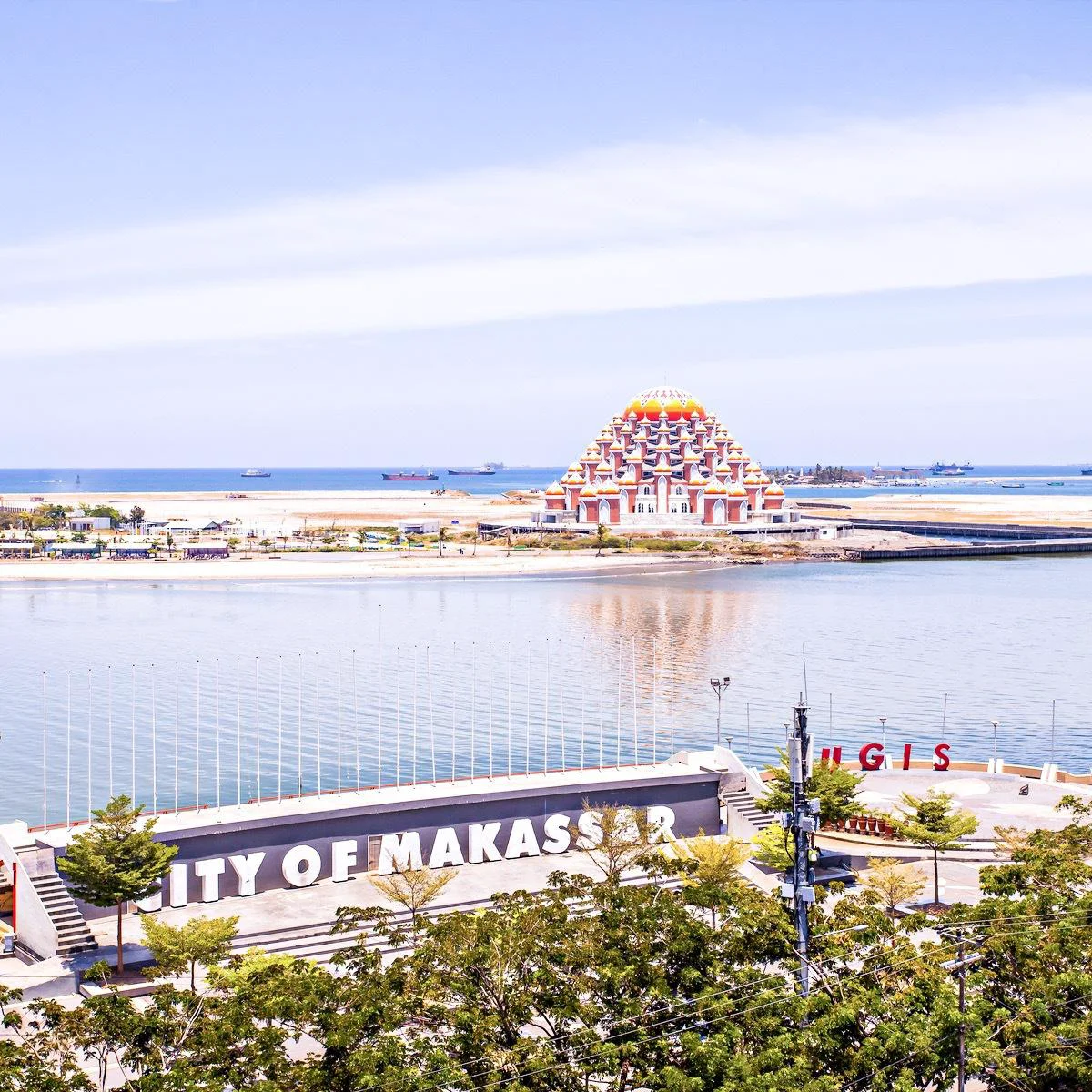 Suasana jalan sore Makassar