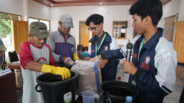 MAHASISWA KKN UNDIP AJARKAN PENGELOLAAN SAMPAH ORGANIK MELALUI PROGRAM “LESTARI” GUNA TINGKATKAN POTENSI DESA KARANGBRAI