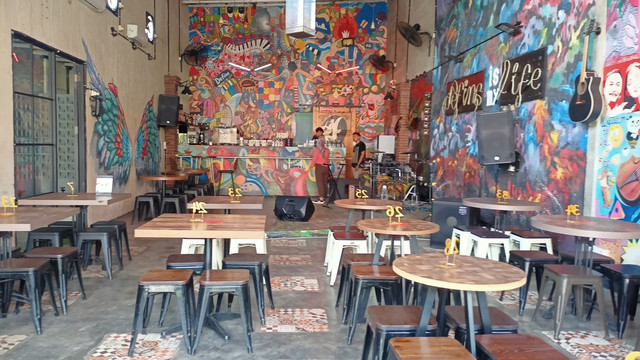 Defins Art Cafe
