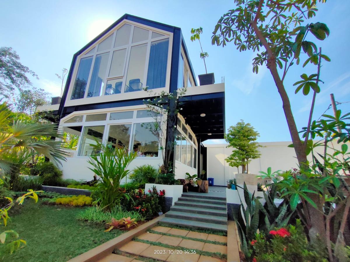 RG’S coffee and space