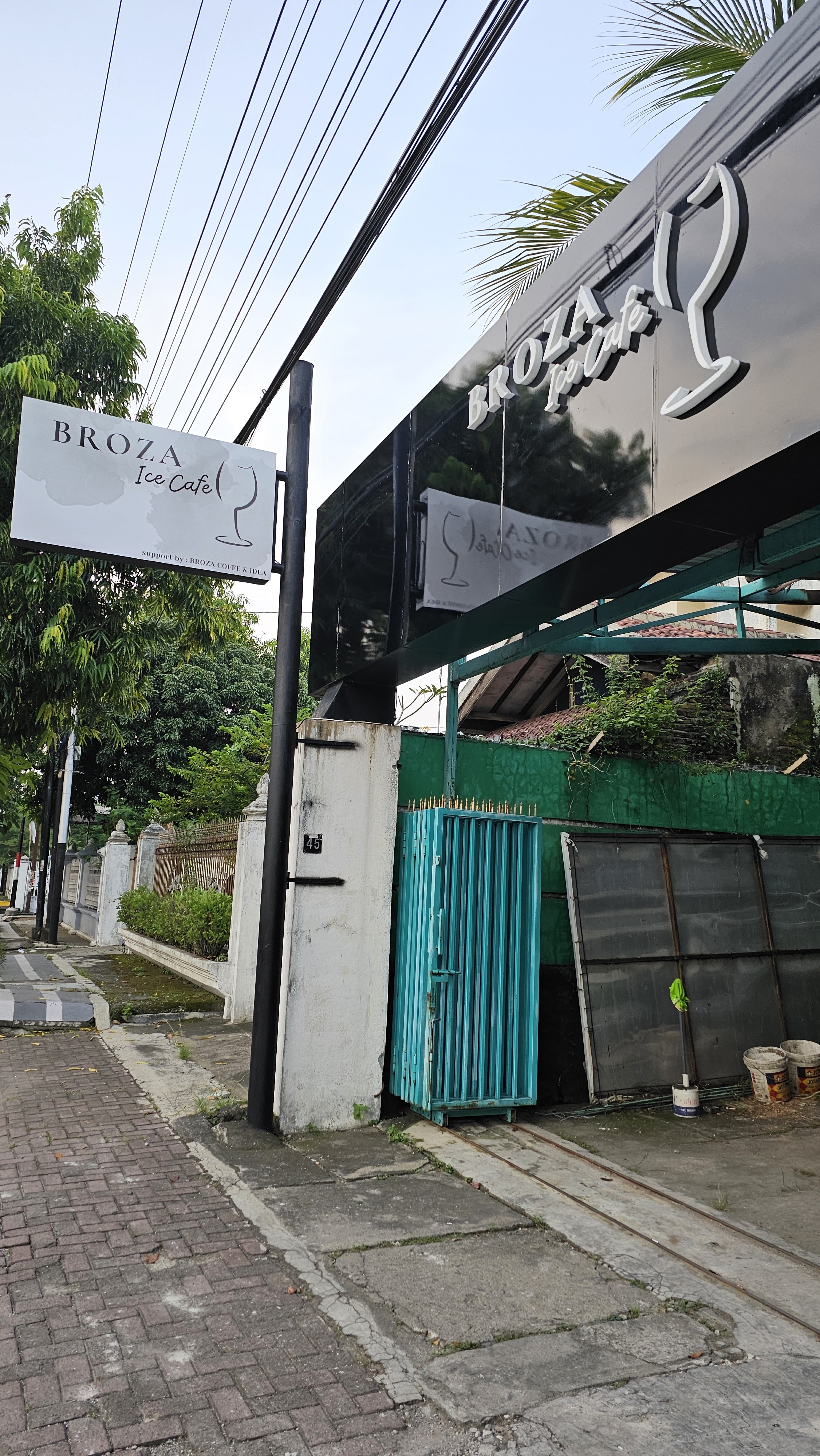 Broza Ice Cafe