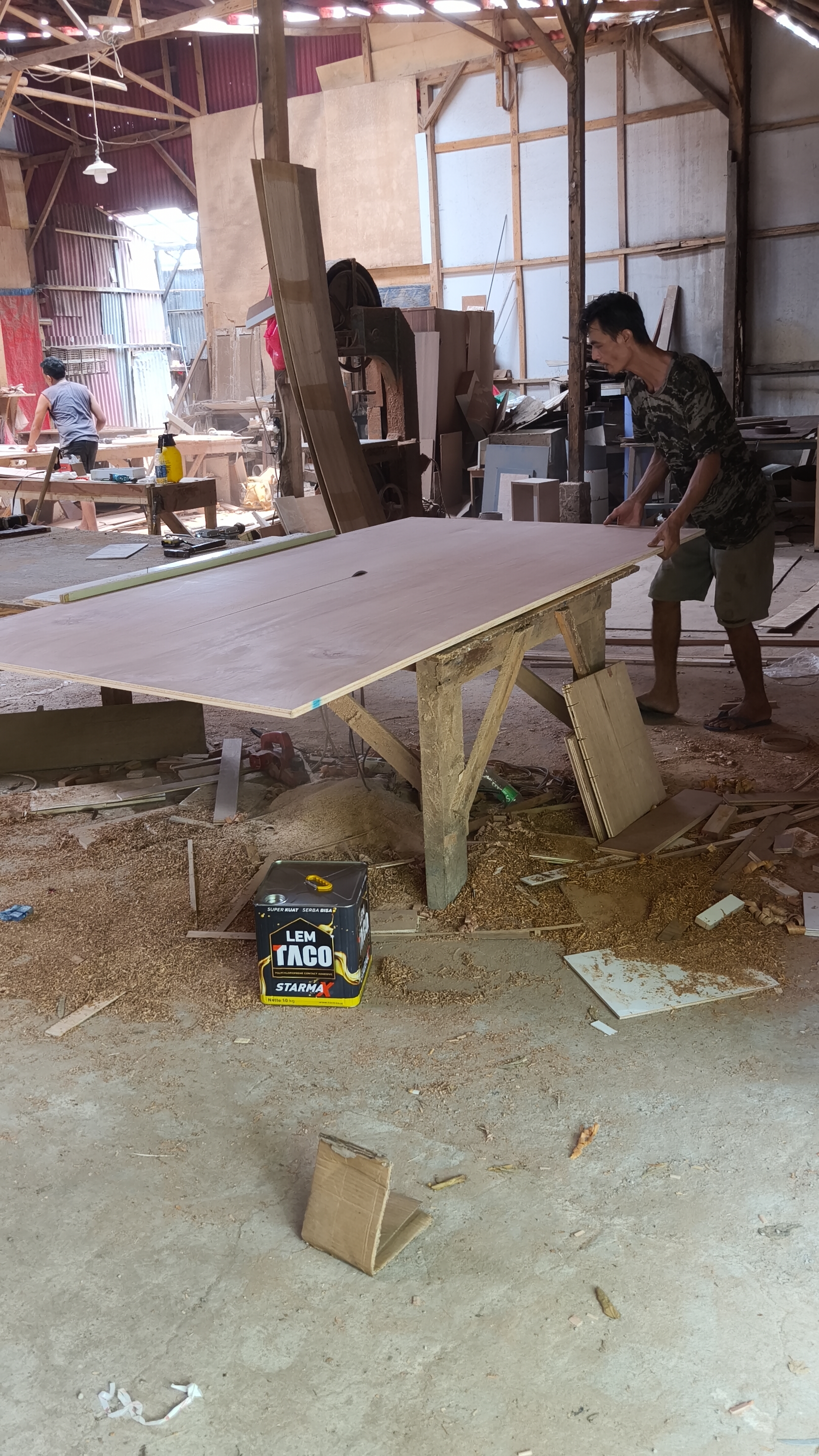 Proses pengerjaan sofa di workshop Sofa Depok
