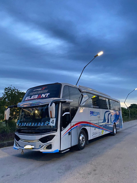bus-putih