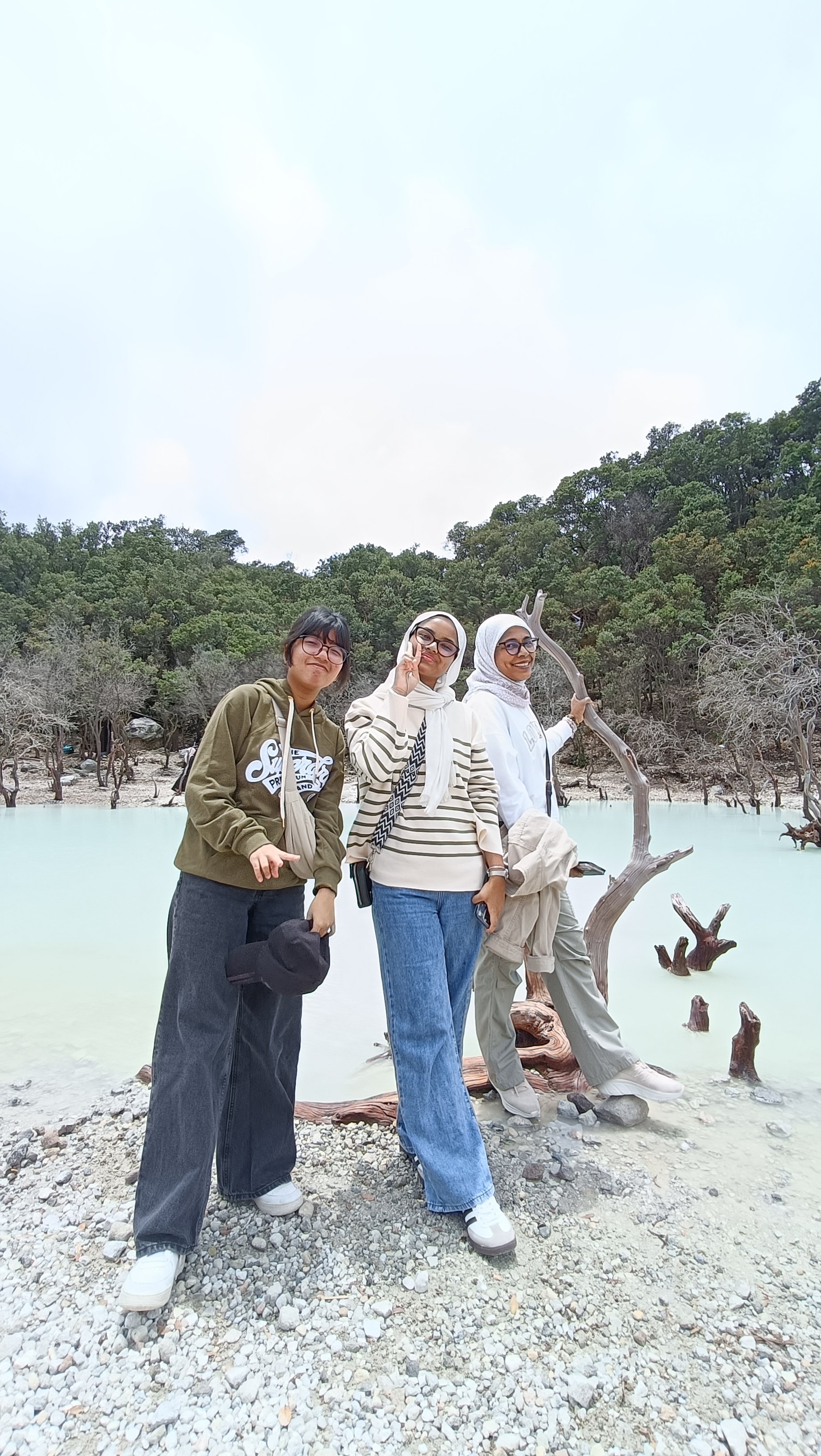 Dokumentasi perjalanan pelanggan A.R TOUR di destinasi wisata Bandung Dokumentasi perjalanan pelanggan A.R TOUR di destinasi wisata Bandung