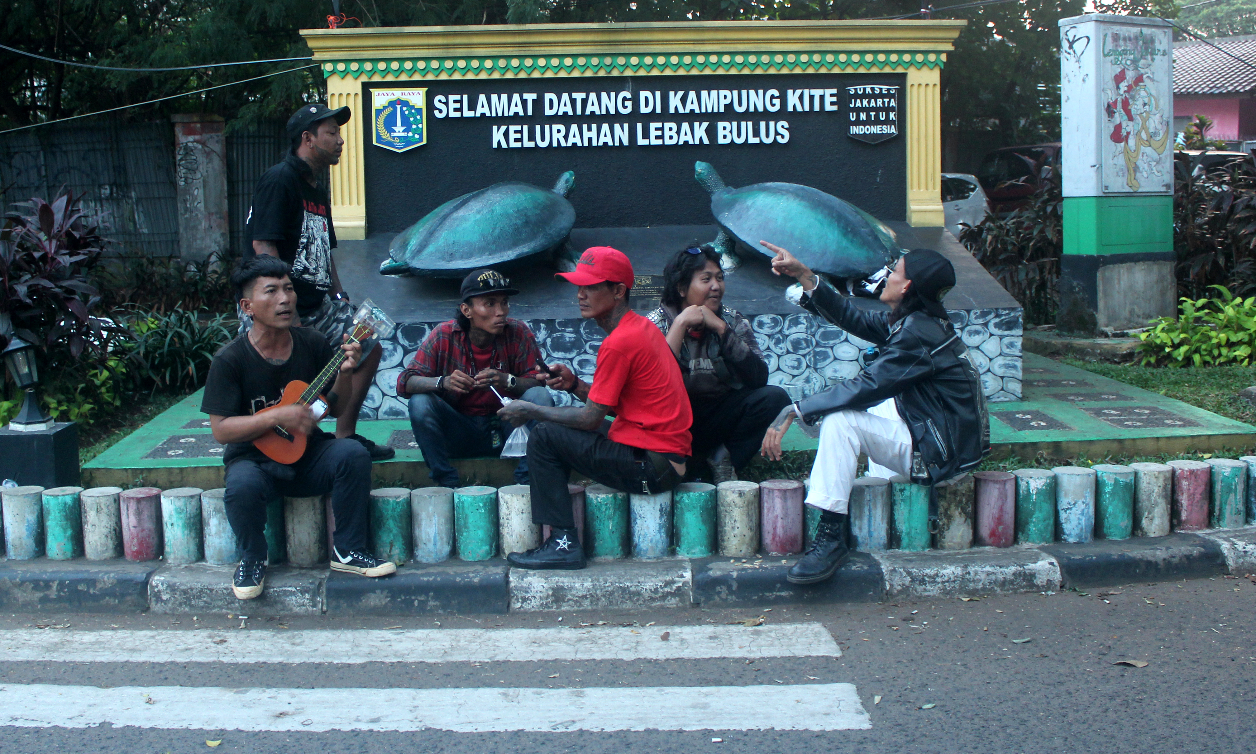 Suara dari Sudut yang Terlupakan: Potret Keresahan Kolektif Komunitas Punk dan Jalanan Santri Tasawuf Underground