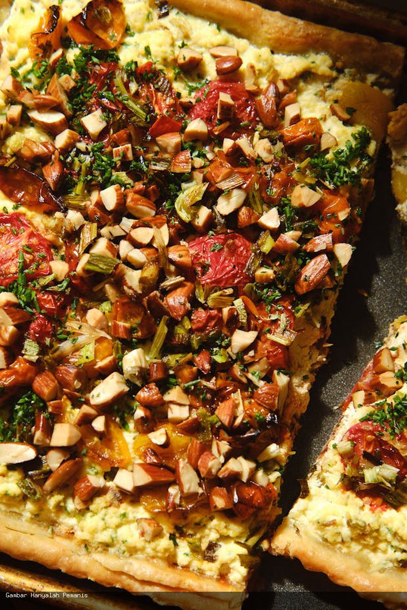 Tart Tomat Ceri dengan Ricotta Bawang Daun Terpanggang