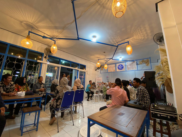 Discuss Cafe (UPMS Nganjuk)