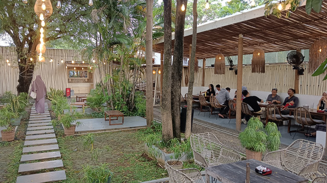 La Nuna Cafe & Resto