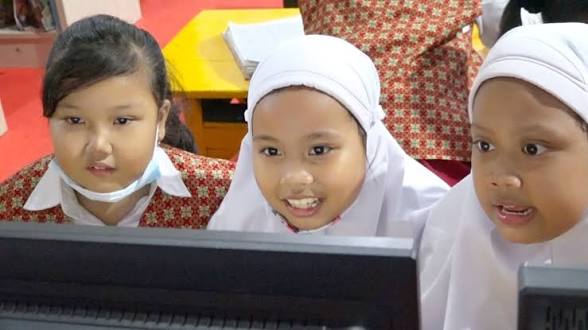 Mengenalkan Literasi Digital pada Anak Sejak SD