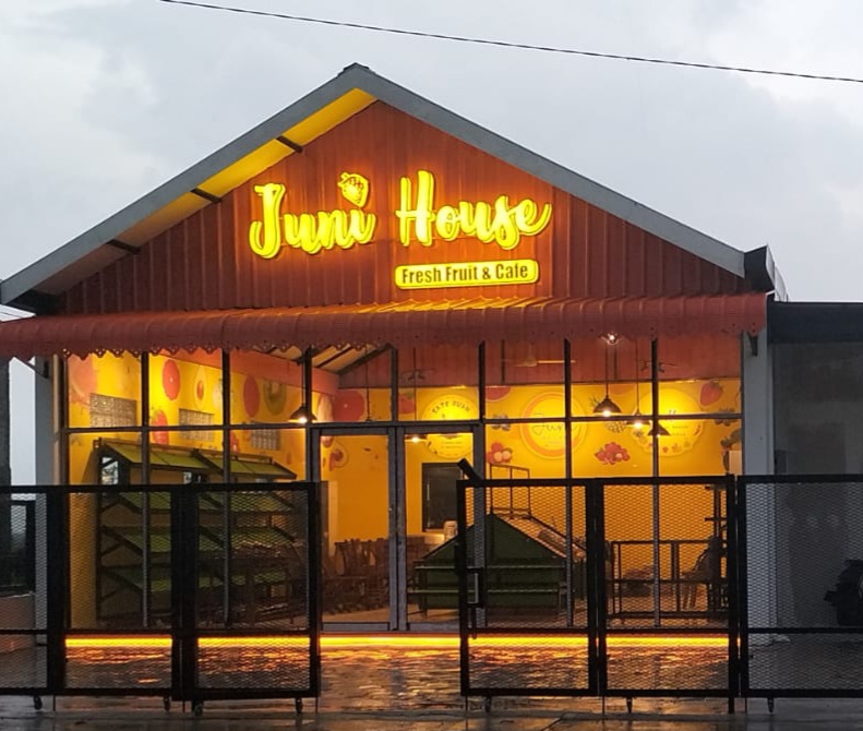 Juni House Cafe