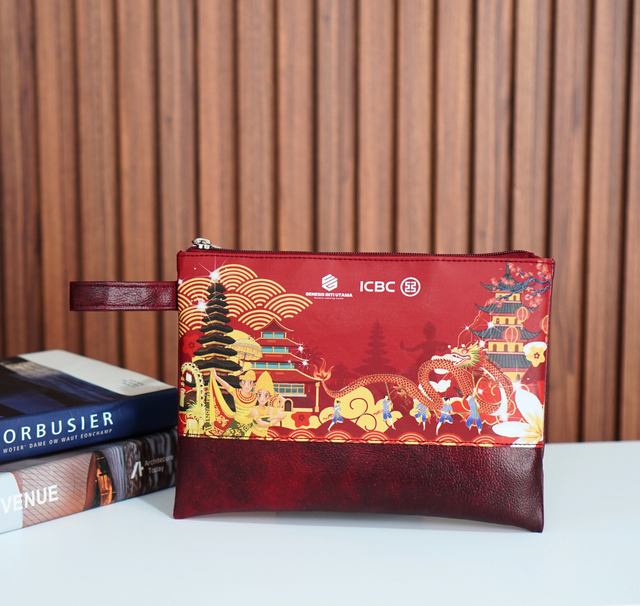Pouch Handbag Eksklusif Merah Marun untuk Klien VIP