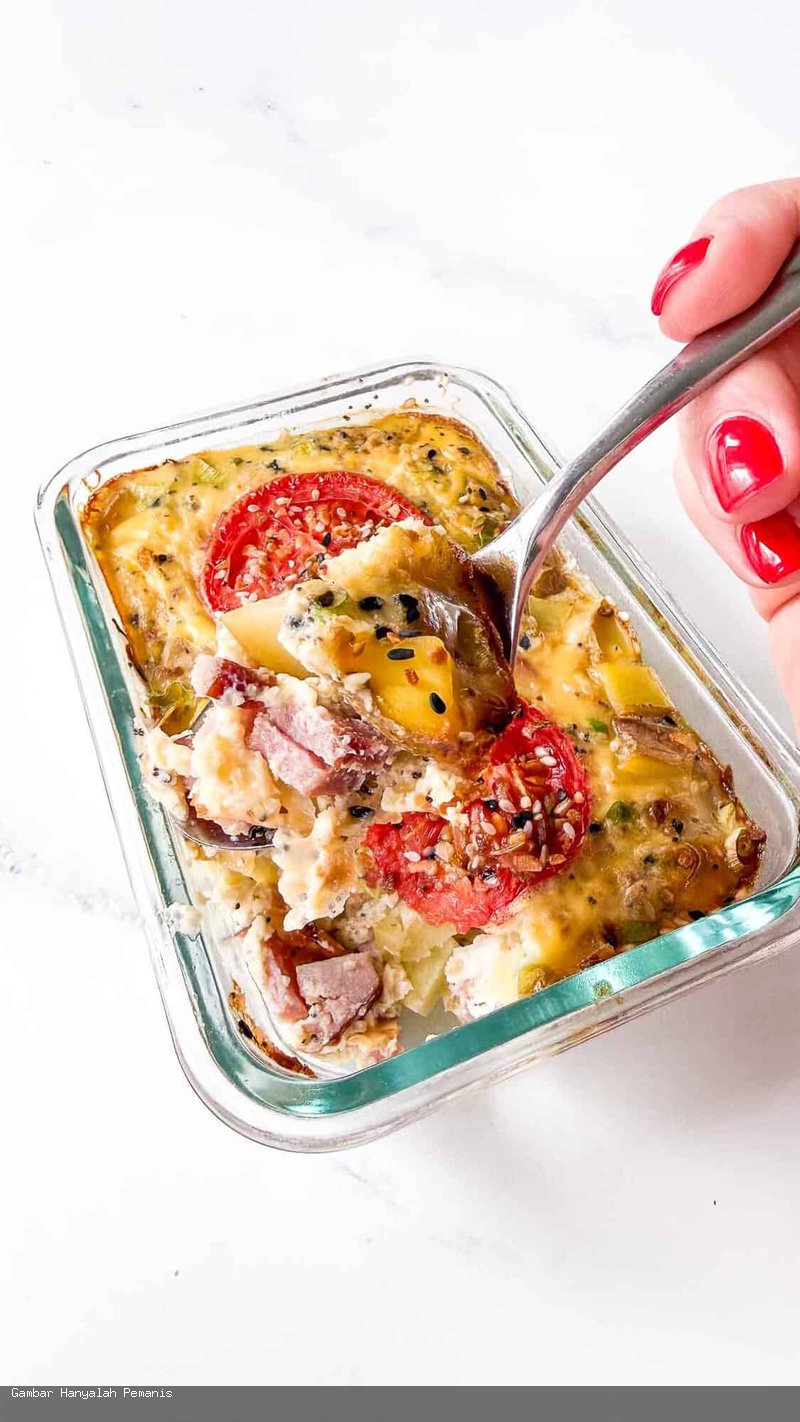Mangkuk Sarapan Siap Saji dengan Ham, Telur, dan Kentang yang Kaya Protein