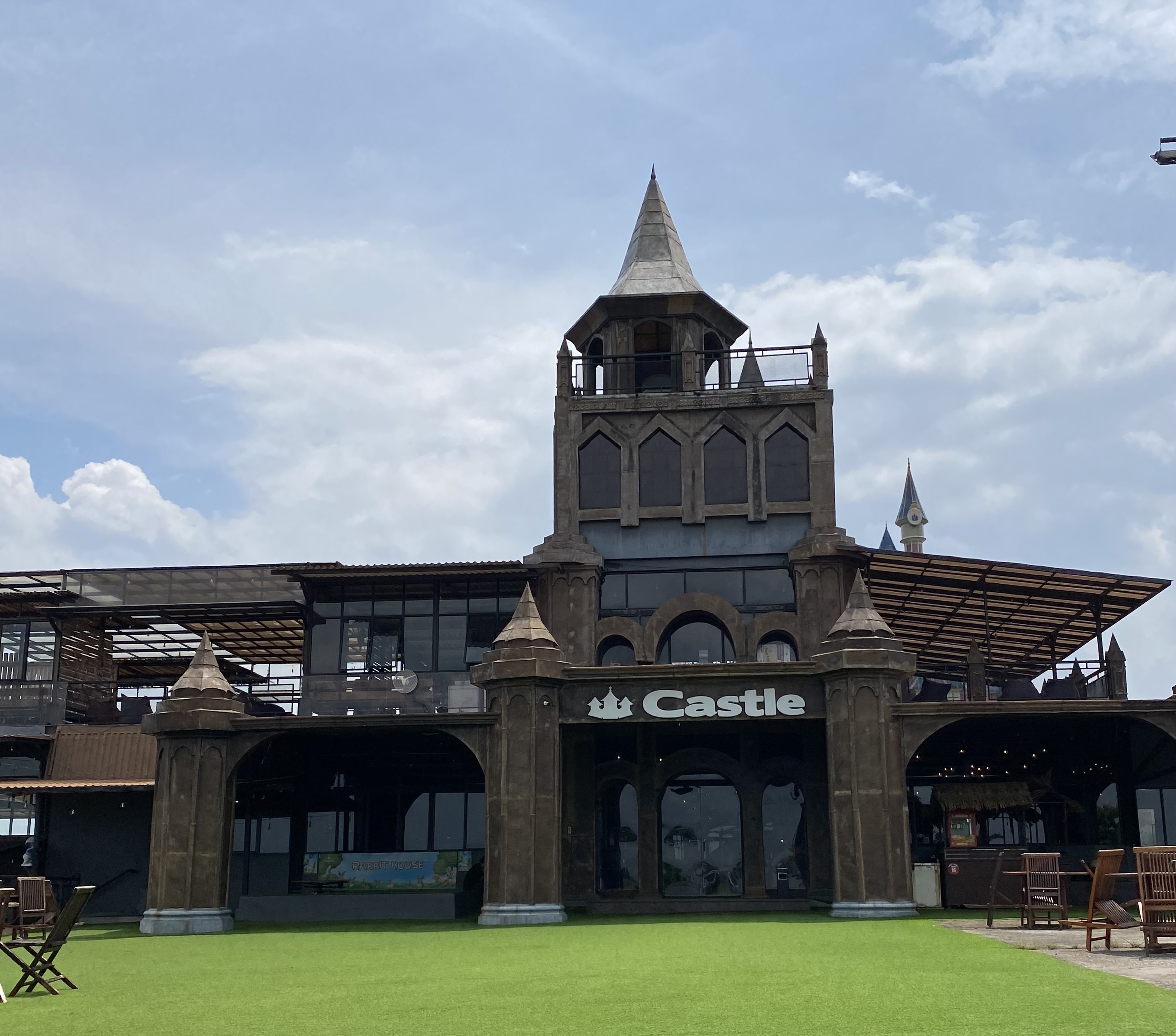 Castle Café - Purwakarta