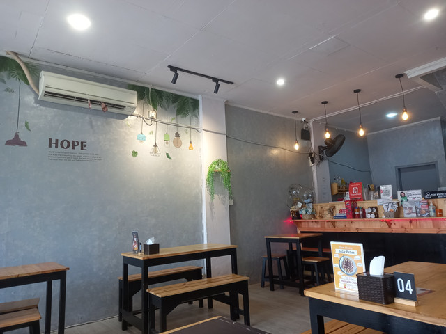 MOMAM (Coffee & Eatery)